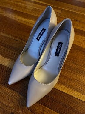 Nine West Women's Nude stilettos 6.5